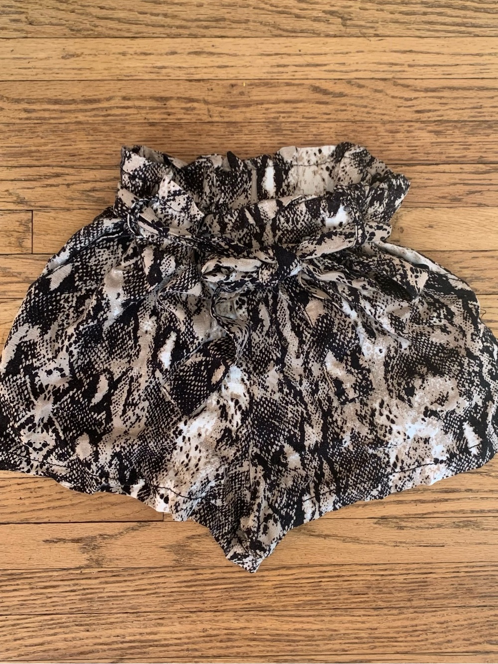 Forever 21 High Waisted Snake Print Shorts Size Small